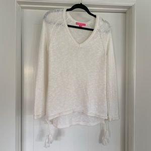 White sweater, play condition
